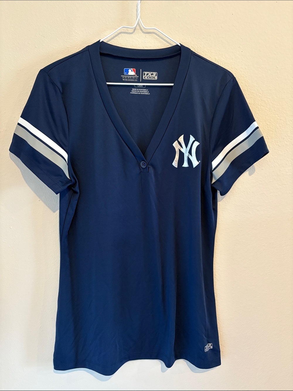 New York Yankees baseball short sleeve tee Genuine Merchandise NWOT